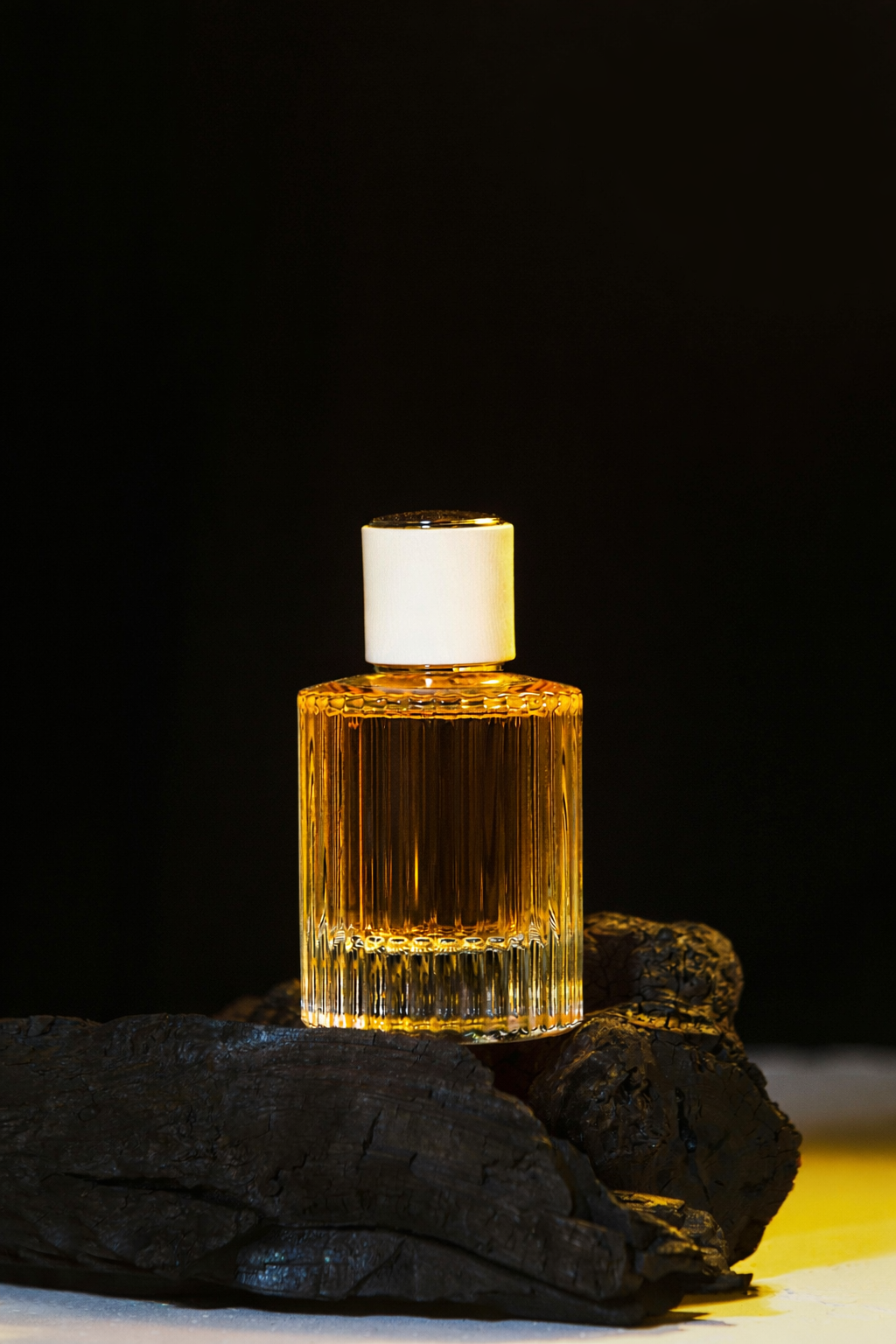 Best Woody-Floral Perfumes for Couples: 15 Shared Scents to Wear Together Best Woody-Floral Perfumes for Couples: 15 Shared Scents to Wear Together